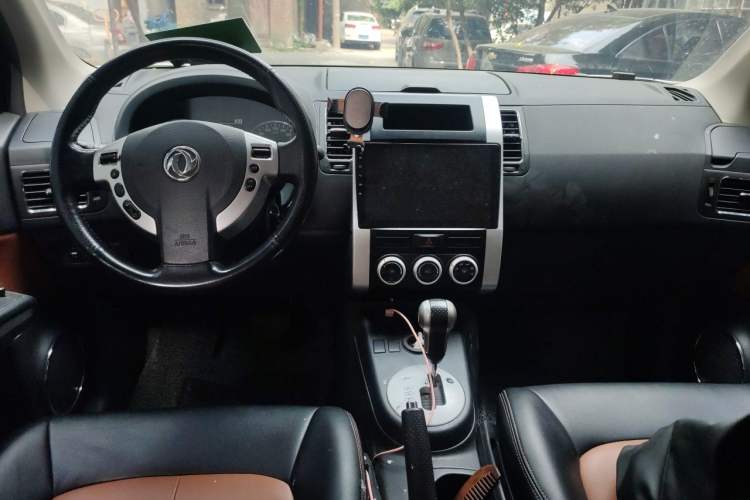 Used Dongfeng Fengdu MX6 2016 2.0L CVT Two-Wheel Drive All-Around Version Center Console