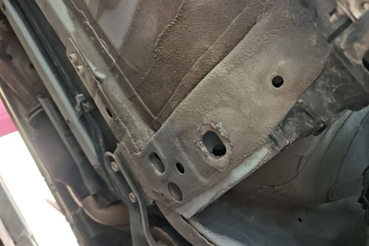 Used Dongfeng Fengdu MX6 2016 2.0L CVT Two-Wheel Drive Excellence Edition Chassis Front Right