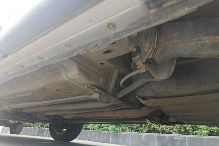 Used Dongfeng Fengdu MX6 2016 2.0L CVT 4x4 Dream Edition Chassis Rear Left