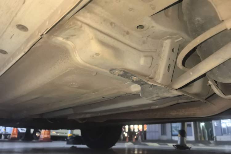 Used Dongfeng Fengdu MX6 2016 2.0L CVT Two-Wheel Drive All-Around Version Chassis Rear Left