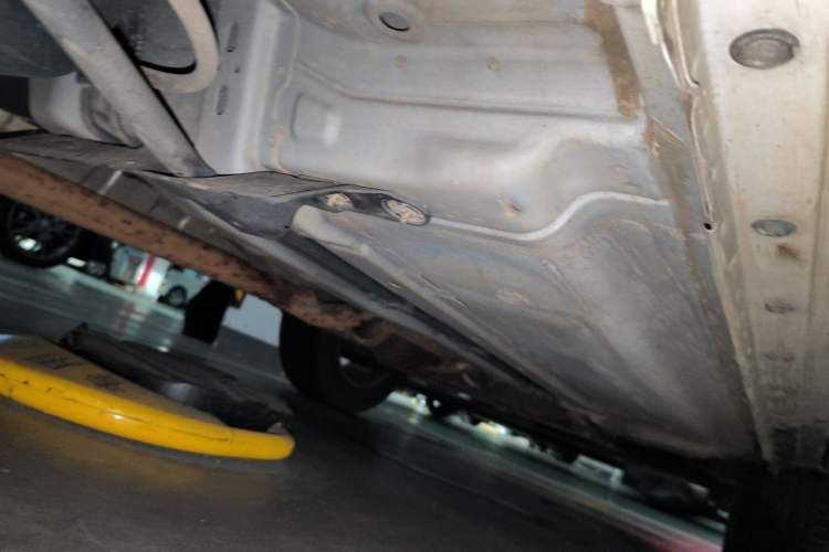 Used Dongfeng Fengdu MX6 2016 2.0L CVT All-Wheel-Drive Versatile Edition Chassis Rear Right
