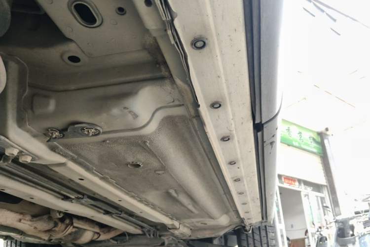 Used Dongfeng Fengdu MX6 2016 2.0L CVT Two-Wheel Drive All-Around Version Chassis Rear Right