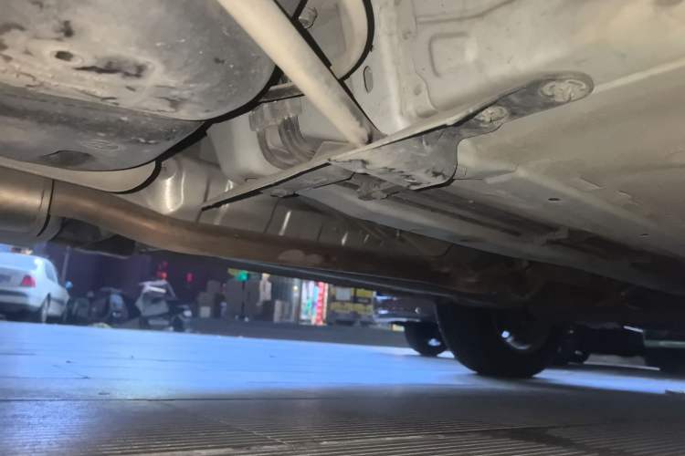 Used Dongfeng Fengdu MX6 2016 2.0L CVT Two-Wheel Drive All-Around Version Chassis Rear Right