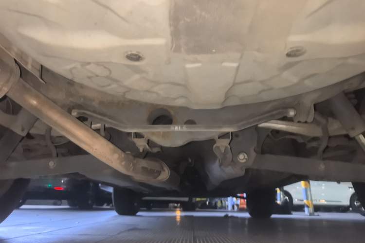 Used Dongfeng Fengdu MX6 2016 2.0L CVT Two-Wheel Drive All-Around Version Chassis Rear
