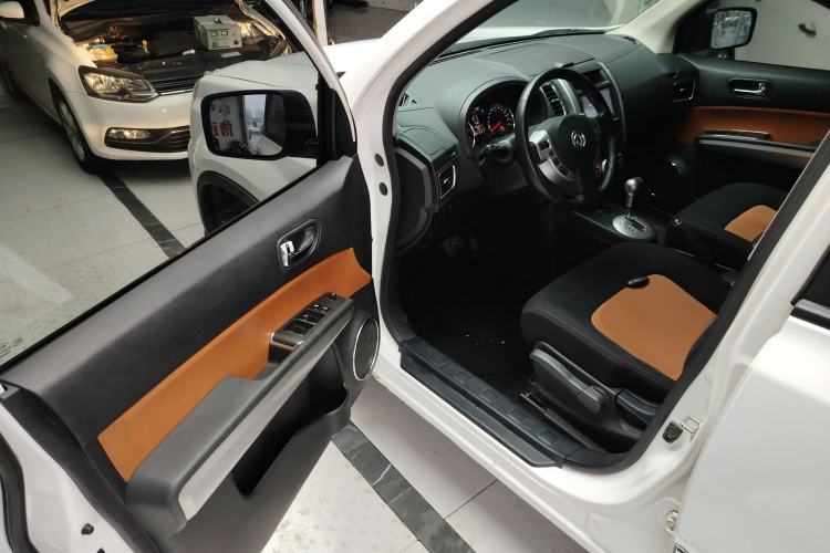 Used Dongfeng Fengdu MX6 2016 2.0L CVT Two-Wheel Drive All-Around Version Driver Seat