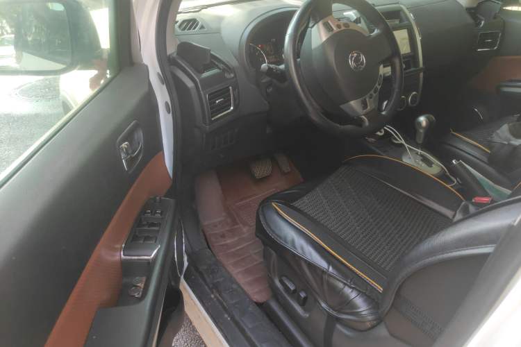 Used Dongfeng Fengdu MX6 2016 2.0L CVT 4x4 Dream Edition Driver Seat