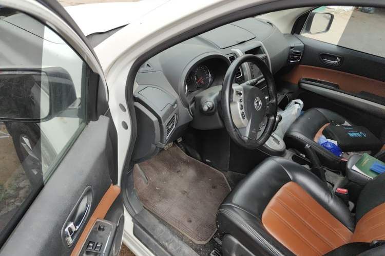 Used Dongfeng Fengdu MX6 2016 2.0L CVT Two-Wheel Drive Dream Edition Driver Seat