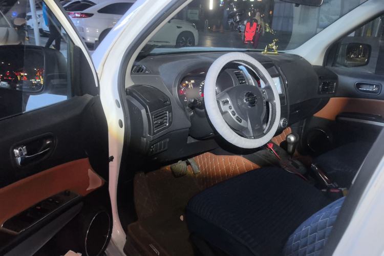 Used Dongfeng Fengdu MX6 2016 2.0L CVT Two-Wheel Drive All-Around Version Driver Seat