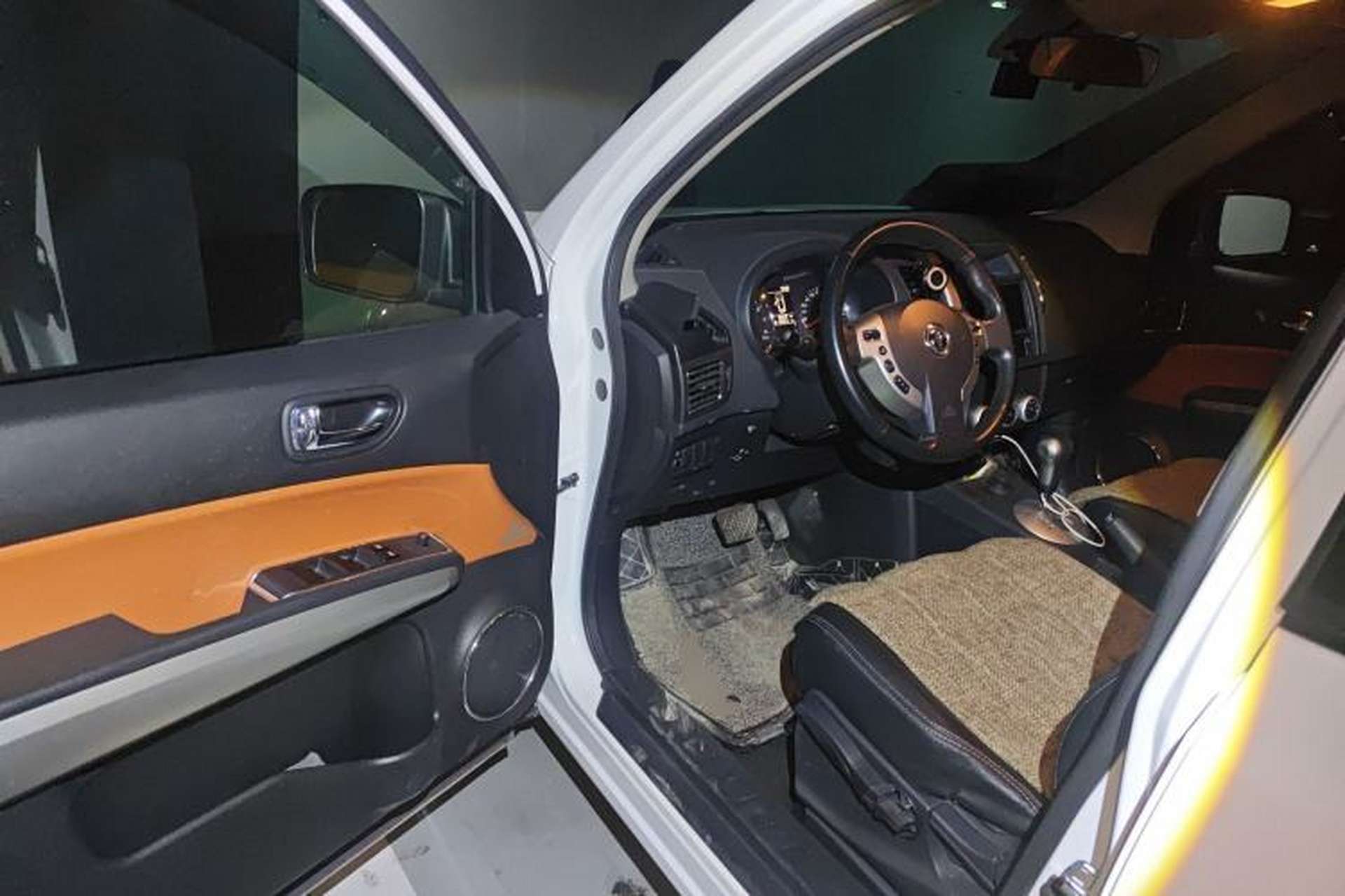 Used Dongfeng Fengdu MX6 2016 2.0L CVT Two-Wheel Drive All-Around Version Driver Seat