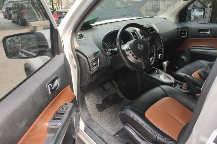 Used Dongfeng Fengdu MX6 2016 2.0L CVT Two-Wheel Drive All-Around Version Driver Seat