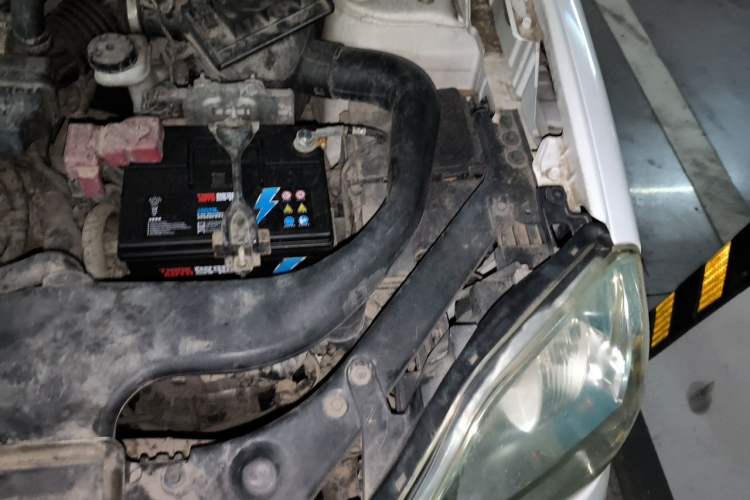 Used Dongfeng Fengdu MX6 2016 2.0L CVT All-Wheel-Drive Versatile Edition Engine Bay Left