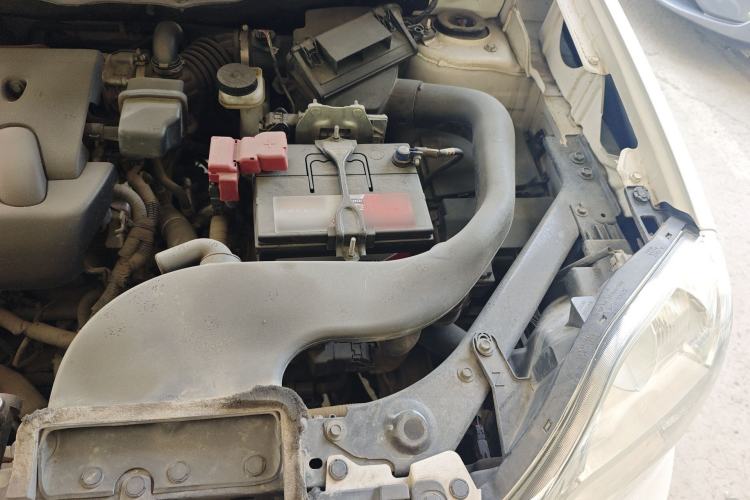 Used Dongfeng Fengdu MX6 2016 2.0L CVT All-Wheel-Drive Versatile Edition Engine Bay Left