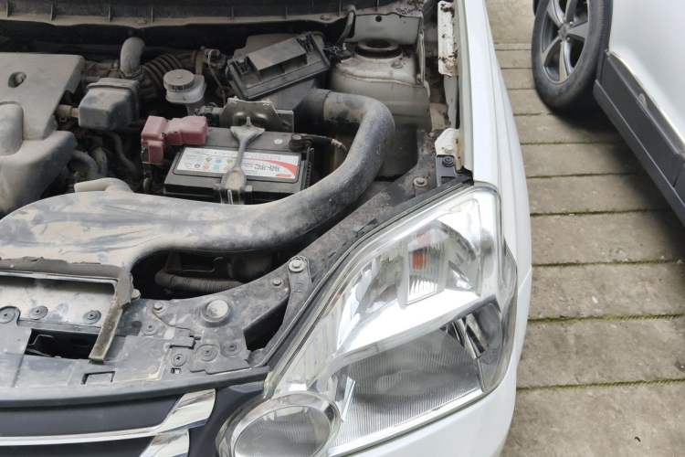 Used Dongfeng Fengdu MX6 2016 2.0L Manual Two-Wheel Drive Navigation Edition Engine Bay Left