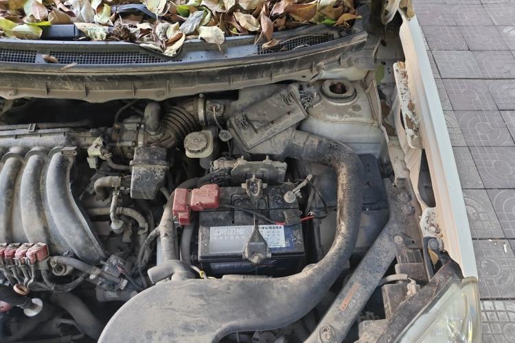 Used Dongfeng Fengdu MX6 2016 2.0L CVT Two-Wheel Drive Dream Edition Engine Bay Left