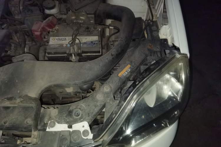 Used Dongfeng Fengdu MX6 2016 2.0L CVT Two-Wheel Drive Dream Edition Engine Bay Left