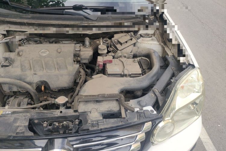 Used Dongfeng Fengdu MX6 2016 2.0L CVT Two-Wheel Drive Excellence Edition Engine Bay Left