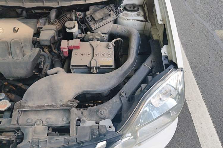 Used Dongfeng Fengdu MX6 2016 2.0L CVT Two-Wheel Drive All-Around Version Engine Bay Left