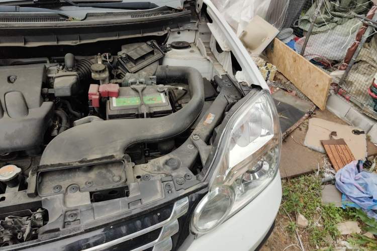 Used Dongfeng Fengdu MX6 2016 2.0L CVT Two-Wheel Drive Dream Edition Engine Bay Left
