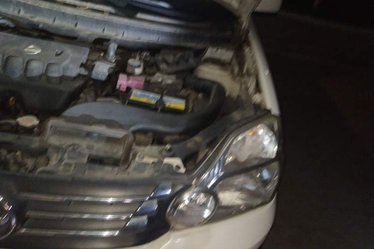 Used Dongfeng Fengdu MX6 2016 2.0L CVT Two-Wheel Drive All-Around Version Engine Bay Left