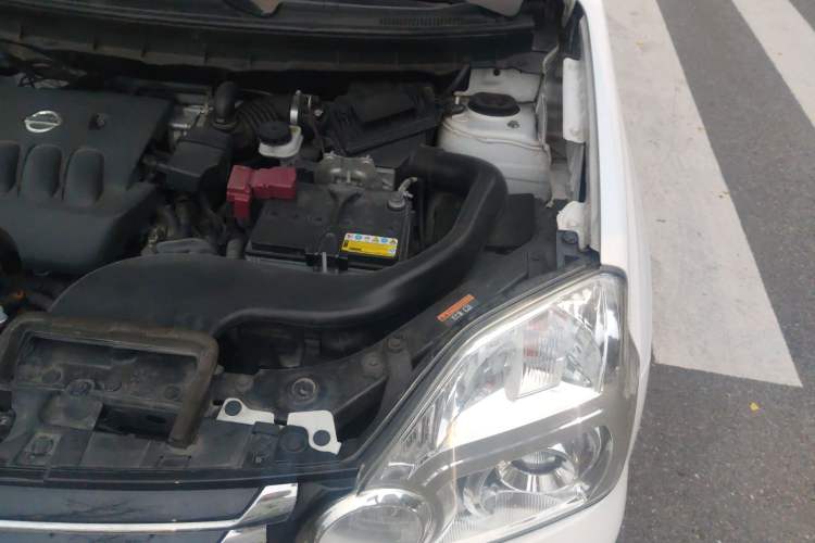 Used Dongfeng Fengdu MX6 2016 2.0L CVT Two-Wheel Drive Dream Edition Engine Bay Left