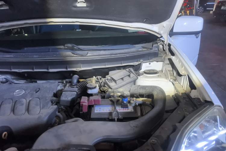 Used Dongfeng Fengdu MX6 2016 2.0L CVT Two-Wheel Drive All-Around Version Engine Bay Left