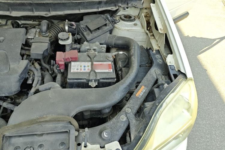 Used Dongfeng Fengdu MX6 2016 2.0L CVT 4x4 Dream Edition Engine Bay Left