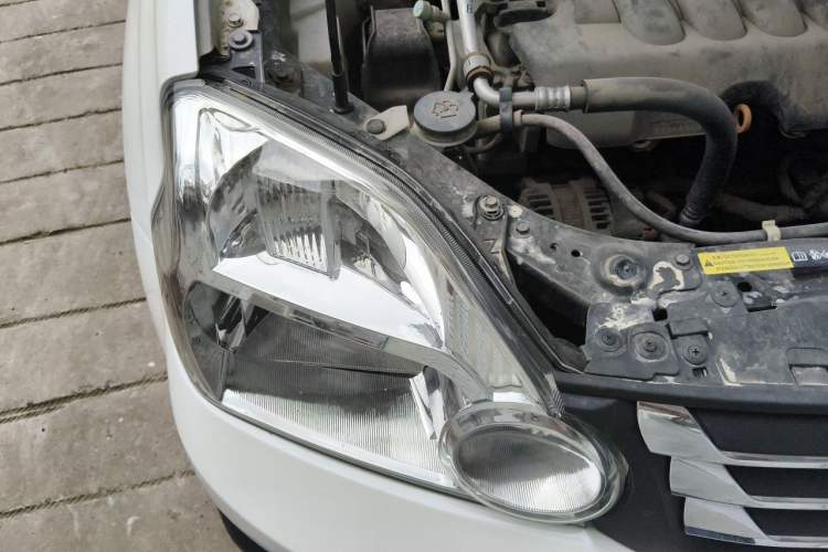 Used Dongfeng Fengdu MX6 2016 2.0L Manual Two-Wheel Drive Navigation Edition Engine Bay Right