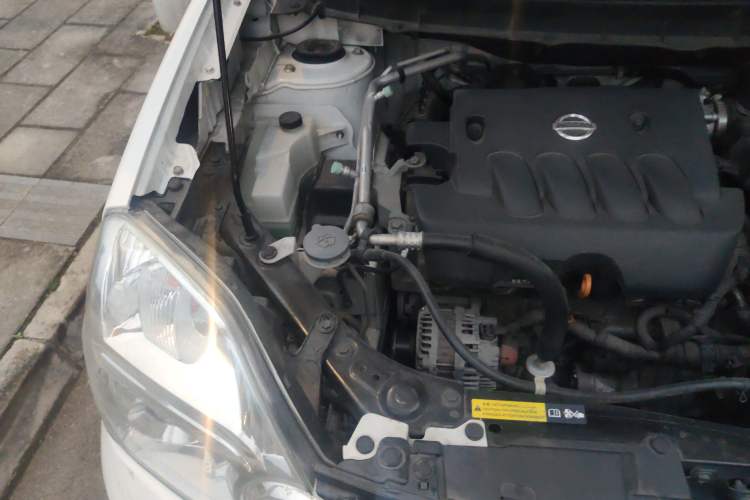 Used Dongfeng Fengdu MX6 2016 2.0L CVT Two-Wheel Drive Dream Edition Engine Bay Right