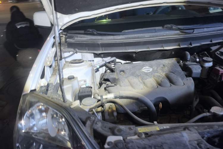 Used Dongfeng Fengdu MX6 2016 2.0L CVT Two-Wheel Drive All-Around Version Engine Bay Right