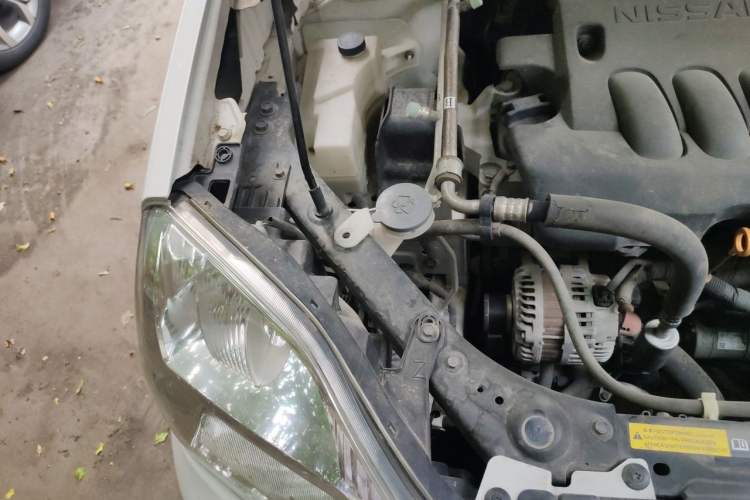Used Dongfeng Fengdu MX6 2016 2.0L CVT Two-Wheel Drive All-Around Version Engine Bay Right