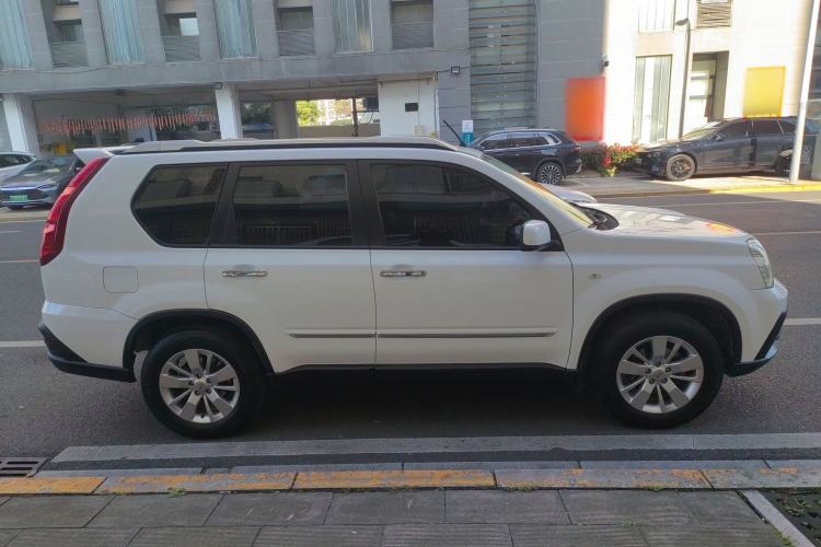 Used Dongfeng Fengdu MX6 2016 2.0L CVT Two-Wheel Drive Excellence Edition Exterior 2