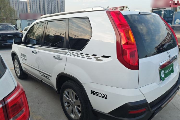 Used Dongfeng Fengdu MX6 2016 2.0L CVT Two-Wheel Drive All-Around Version Exterior 3