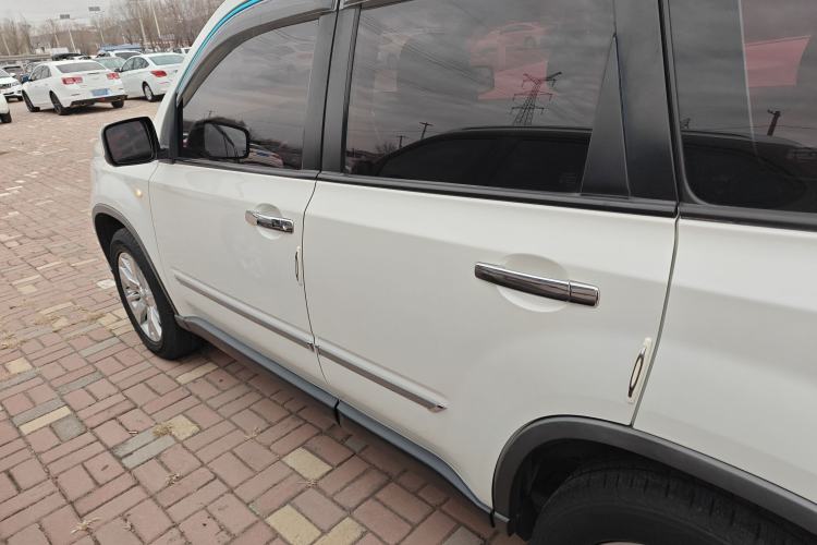 Used Dongfeng Fengdu MX6 2016 2.0L CVT Two-Wheel Drive Dream Edition Exterior 3