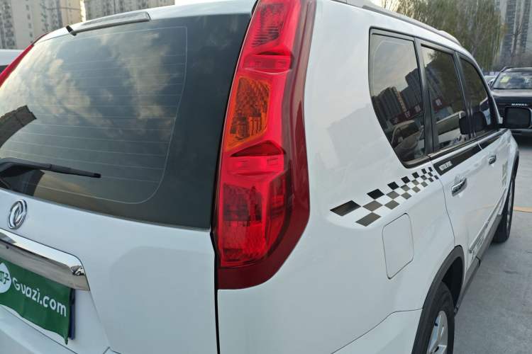 Used Dongfeng Fengdu MX6 2016 2.0L CVT Two-Wheel Drive All-Around Version Exterior 6