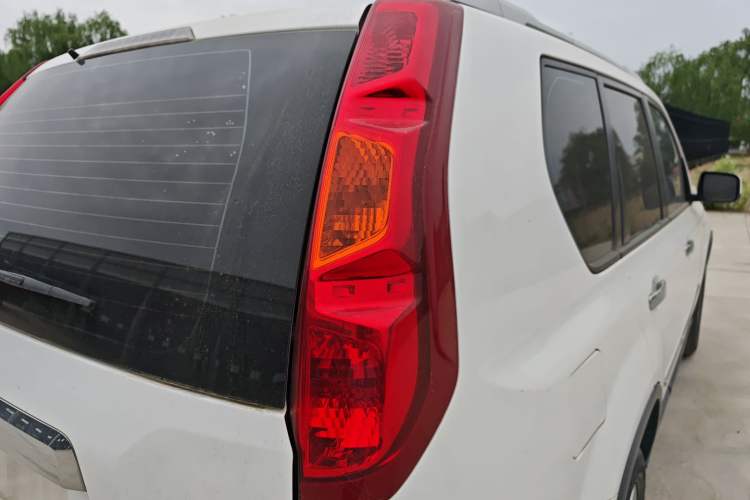 Used Dongfeng Fengdu MX6 2016 2.0L CVT Two-Wheel Drive All-Around Version Exterior 6