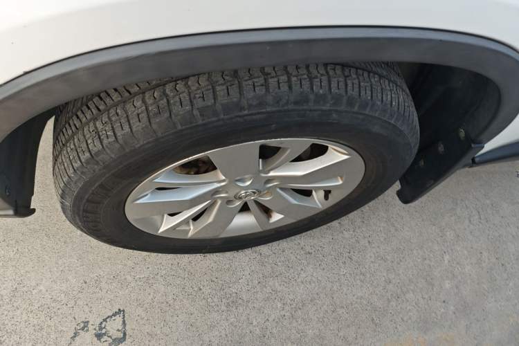 Used Dongfeng Fengdu MX6 2016 2.0L CVT Two-Wheel Drive All-Around Version Exterior 7