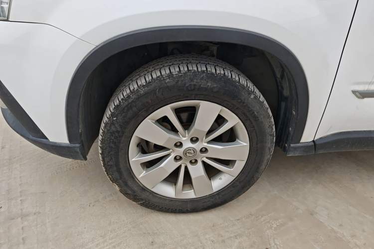 Used Dongfeng Fengdu MX6 2016 2.0L CVT Two-Wheel Drive All-Around Version Exterior 7