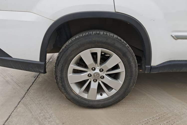 Used Dongfeng Fengdu MX6 2016 2.0L CVT Two-Wheel Drive All-Around Version Exterior 8