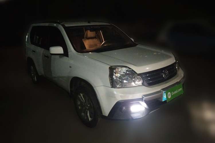 Used Dongfeng Fengdu MX6 2016 2.0L CVT Two-Wheel Drive All-Around Version Front Right 45 Deg