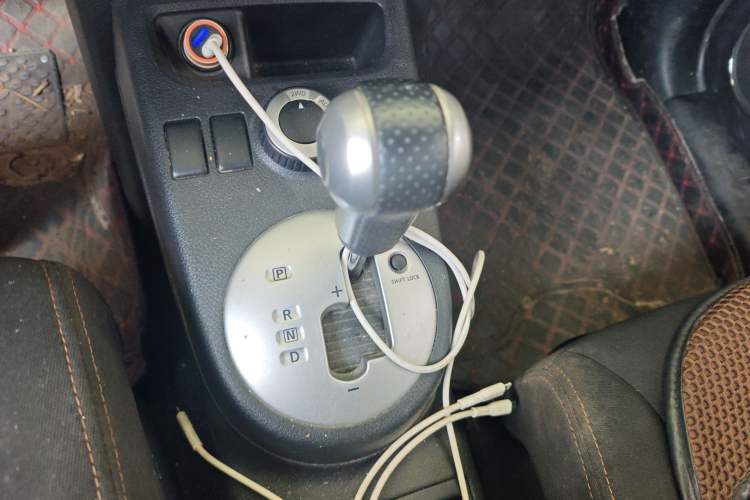 Used Dongfeng Fengdu MX6 2016 2.0L CVT All-Wheel-Drive Versatile Edition Gear Lever