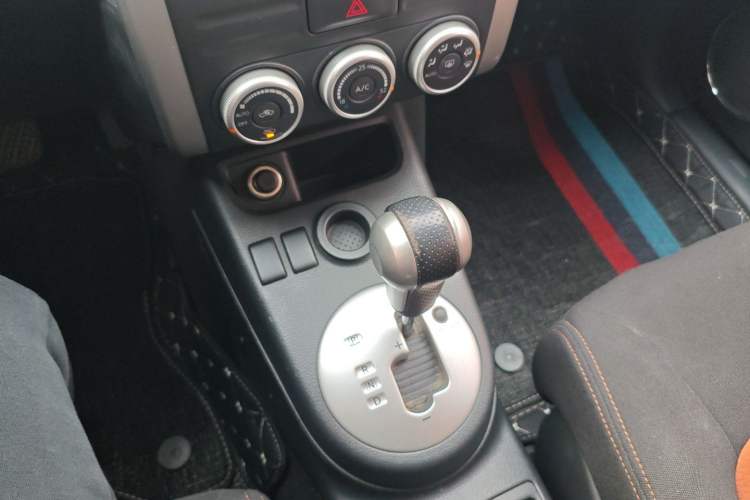 Used Dongfeng Fengdu MX6 2016 2.0L CVT Two-Wheel Drive All-Around Version Gear Lever