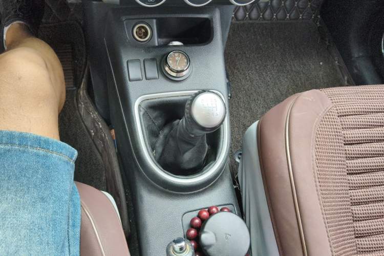 Used Dongfeng Fengdu MX6 2016 2.0L Manual Two-Wheel Drive Navigation Edition Gear Lever