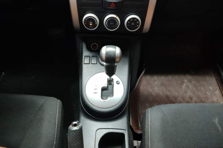 Used Dongfeng Fengdu MX6 2016 2.0L CVT Two-Wheel Drive All-Around Version Gear Lever