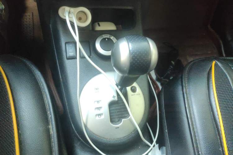 Used Dongfeng Fengdu MX6 2016 2.0L CVT 4x4 Dream Edition Gear Lever