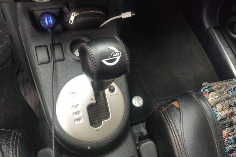 Used Dongfeng Fengdu MX6 2016 2.0L CVT Two-Wheel Drive Excellence Edition Gear Lever