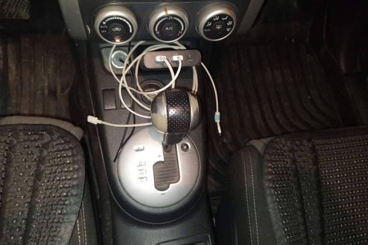 Used Dongfeng Fengdu MX6 2016 2.0L CVT Two-Wheel Drive All-Around Version Gear Lever