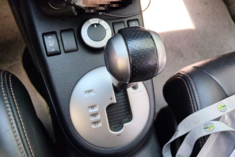 Used Dongfeng Fengdu MX6 2016 2.0L CVT 4x4 Dream Edition Gear Lever