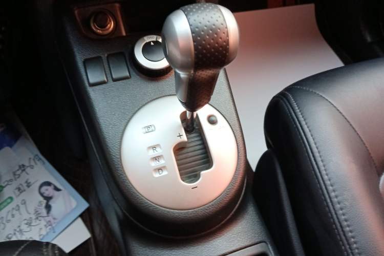 Used Dongfeng Fengdu MX6 2016 2.0L CVT All-Wheel-Drive Versatile Edition Gear Lever