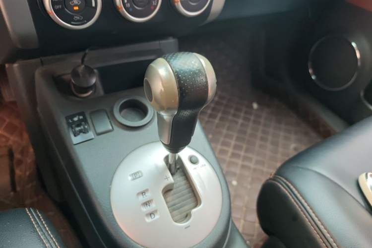 Used Dongfeng Fengdu MX6 2016 2.0L CVT Two-Wheel Drive Excellence Edition Gear Lever