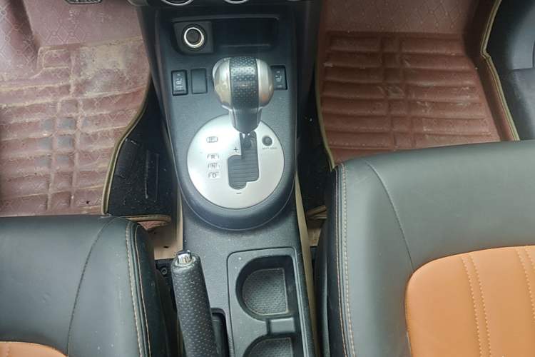 Used Dongfeng Fengdu MX6 2016 2.0L CVT 4x4 Dream Edition Gear Lever